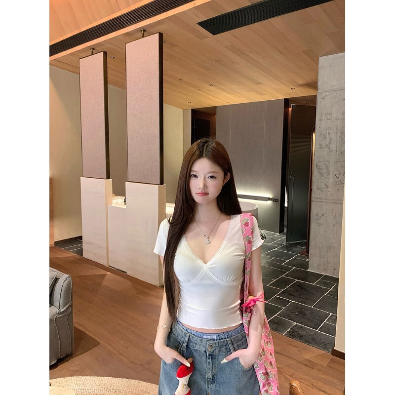 Mr [Original Version] White V-Neck Short Sleeve Regular Shoulder T-Shirt for Women, Summer Design with Lace Trim, Short Sweet and Spicy Style