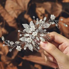 アマゾンのクロスボーダーの花嫁の結婚式の頭飾りの合金の葉の手作りの髪の櫛の真珠の挿し込みの櫛のアクセサリーの髪の櫛