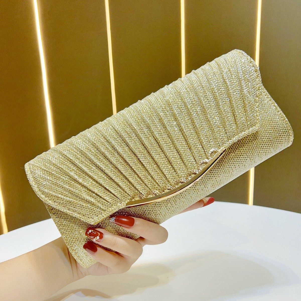 Nuevo bolso de cena brillante transfronterizo, embrague, bolso femenino de verano, bolso femenino de mensajero de moda de lujo ligero de alta gama