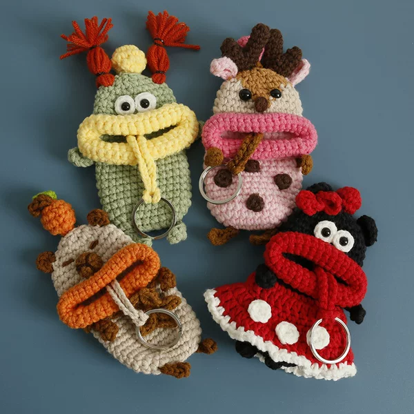 Super Cute Hand-Knitted Sausage Mouth Key Bag for Girls, Ugly and Cute Woolen Crocheted Key Protective Cover, Pull-Out Bag