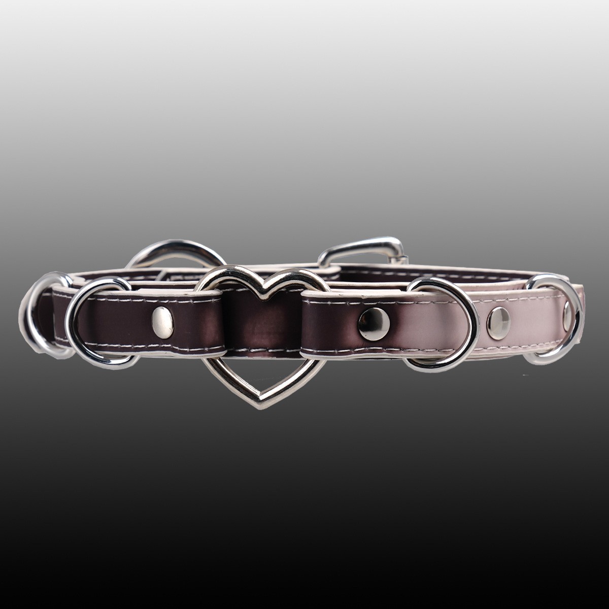 검정색에서 흰색으로 변하는 목걸이