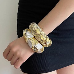 杨树林重工镀金凹凸纹理感海洋贝壳系列开口手镯女小众高级感手环