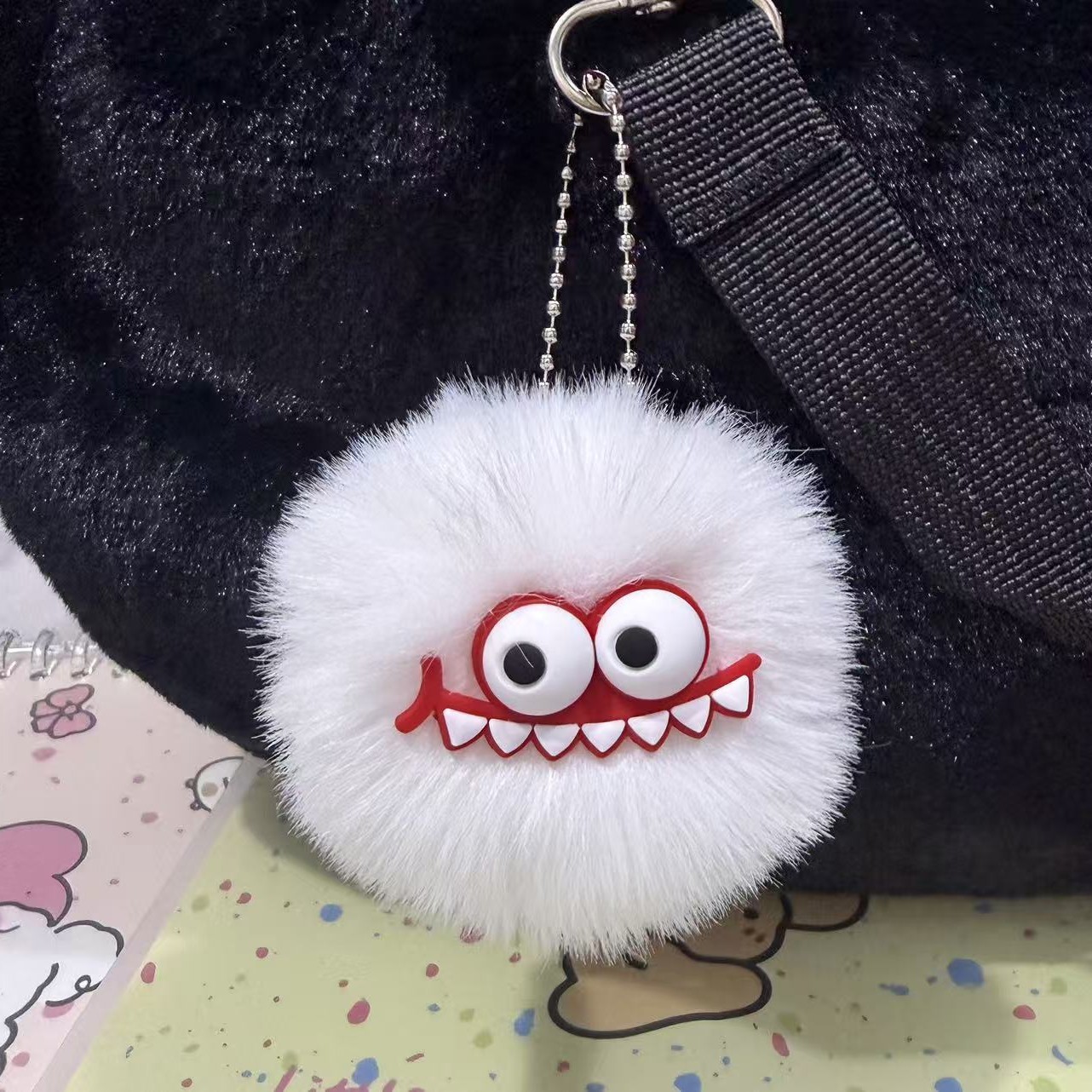 Cute pequeño Du dinosaurio peluche coche llavero colgante de pelo de dibujos animados bola de pelo monstruo muñeca bolsa colgante al por mayor image 1
