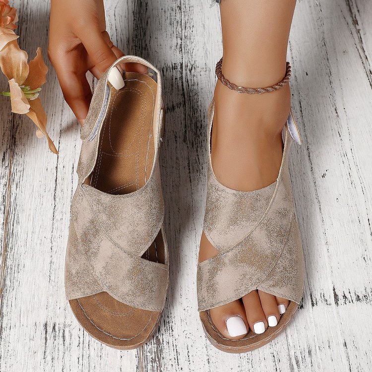 Nuevas sandalias de talón inclinado para mujeres transfronterizas de tamaño grande contra el color de velcro transpirable sandalias de fondo grueso para mujeres de comercio exterior