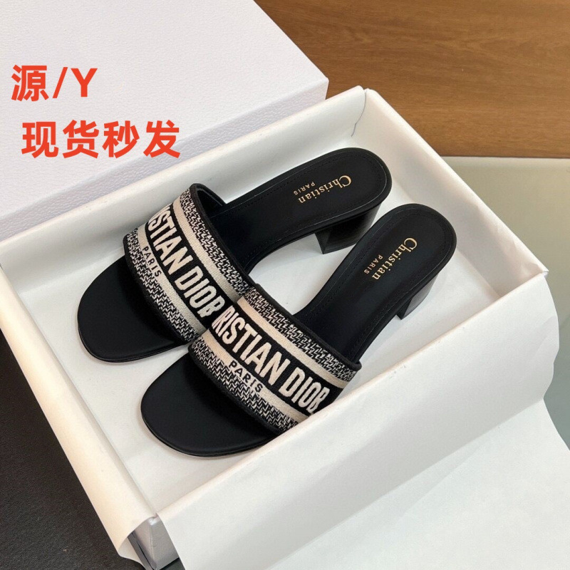 D家刺绣拖鞋女一字拖鞋女外穿2024夏季新款大码平底鞋字母刺绣粗
