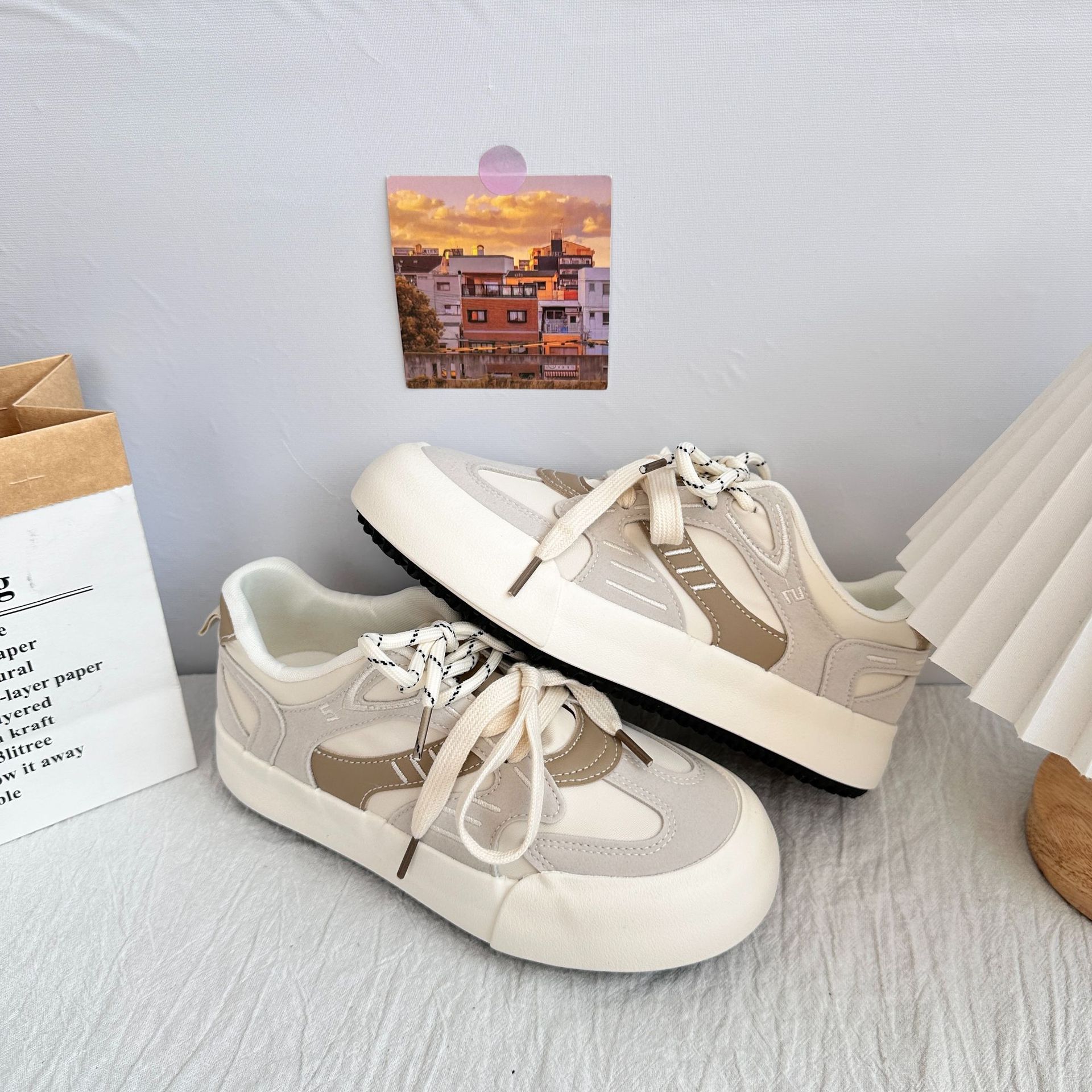 6629 plantillas de látex/zapatos de entrenamiento alemanes de suela gruesa zapatos de mujer zapatillas casuales 2025 nuevos zapatos blancos retro de punta redonda