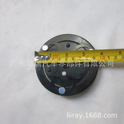 Automotive air conditioning cup is suitable for