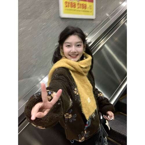 Lambswool Korean-style yellow scarf that makes you look good, suitable for girls in winter, knitted yarn, warm and versatile, high-end, windproof
