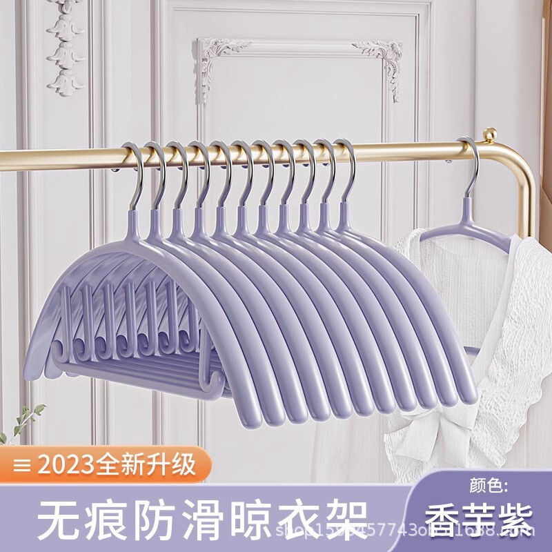 ハンガー家庭用のセーターには肩の角の服の支えがない。|undefined