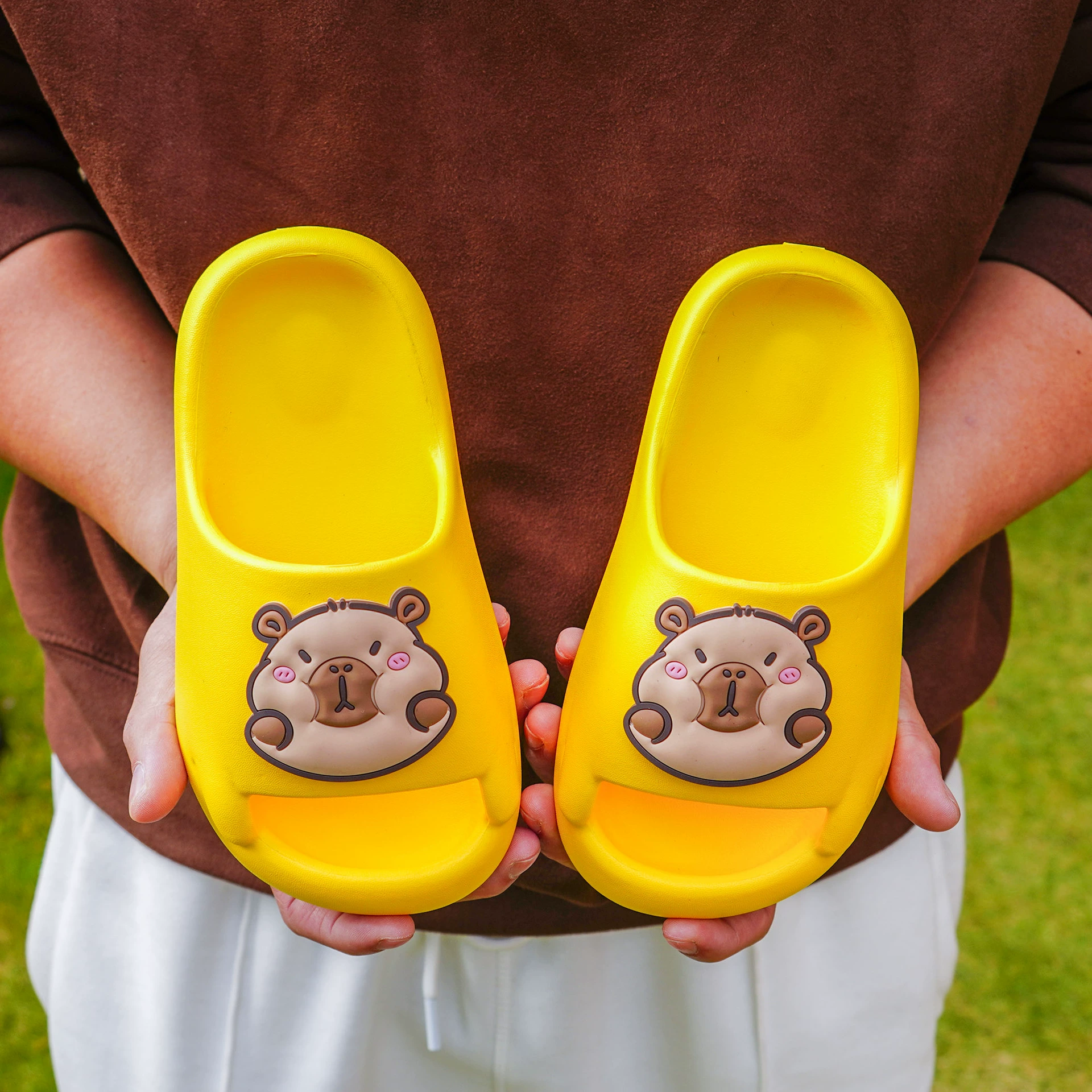 Летние новые домашние тапочки с толстой подошвой для мальчиков и девочек, EVA, для ванной, мягкие, нескользящие.