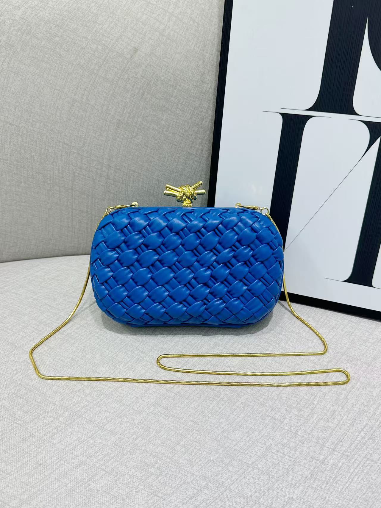 짙은 네이비 (주름 짜임 기법)