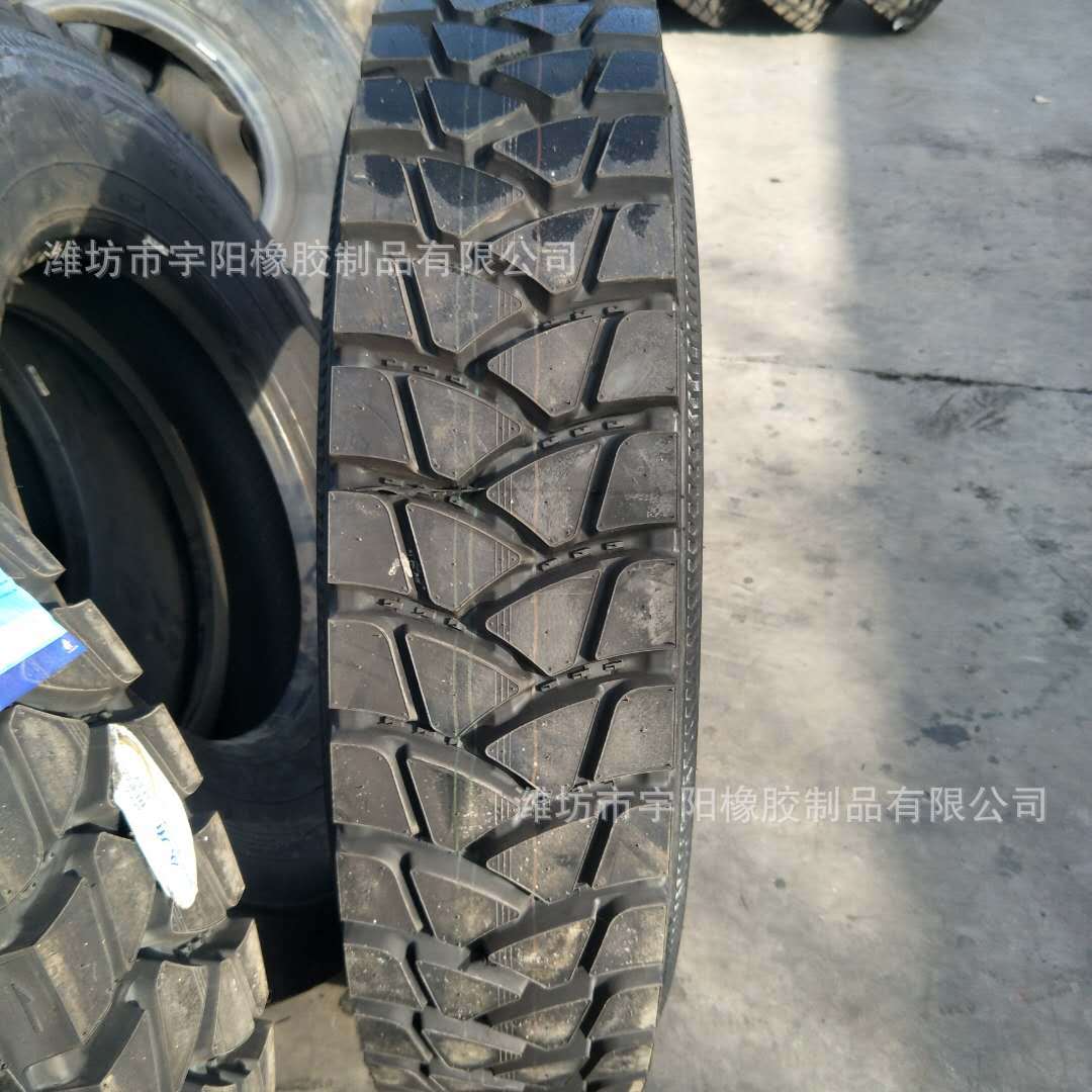 雪地花纹12R22.5矿区 碎石路面 加深钢丝真空轮胎
