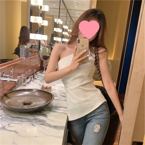 Sleek and sexy off-shoulder black top for women—summer, Korean-style, slim-fit sleeveless tee with a bare-shoulder design, perfect as a trendy layering piece for outdoor wear.