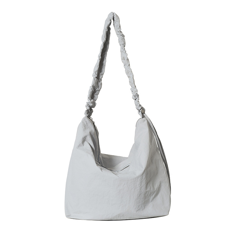 Versión coreana del bolso de mensajero de estilo perezoso para mujer 2024 nuevo bolso de bola de masa deportiva de ocio de moda bolso de hombro de tela de nailon de gran capacidad