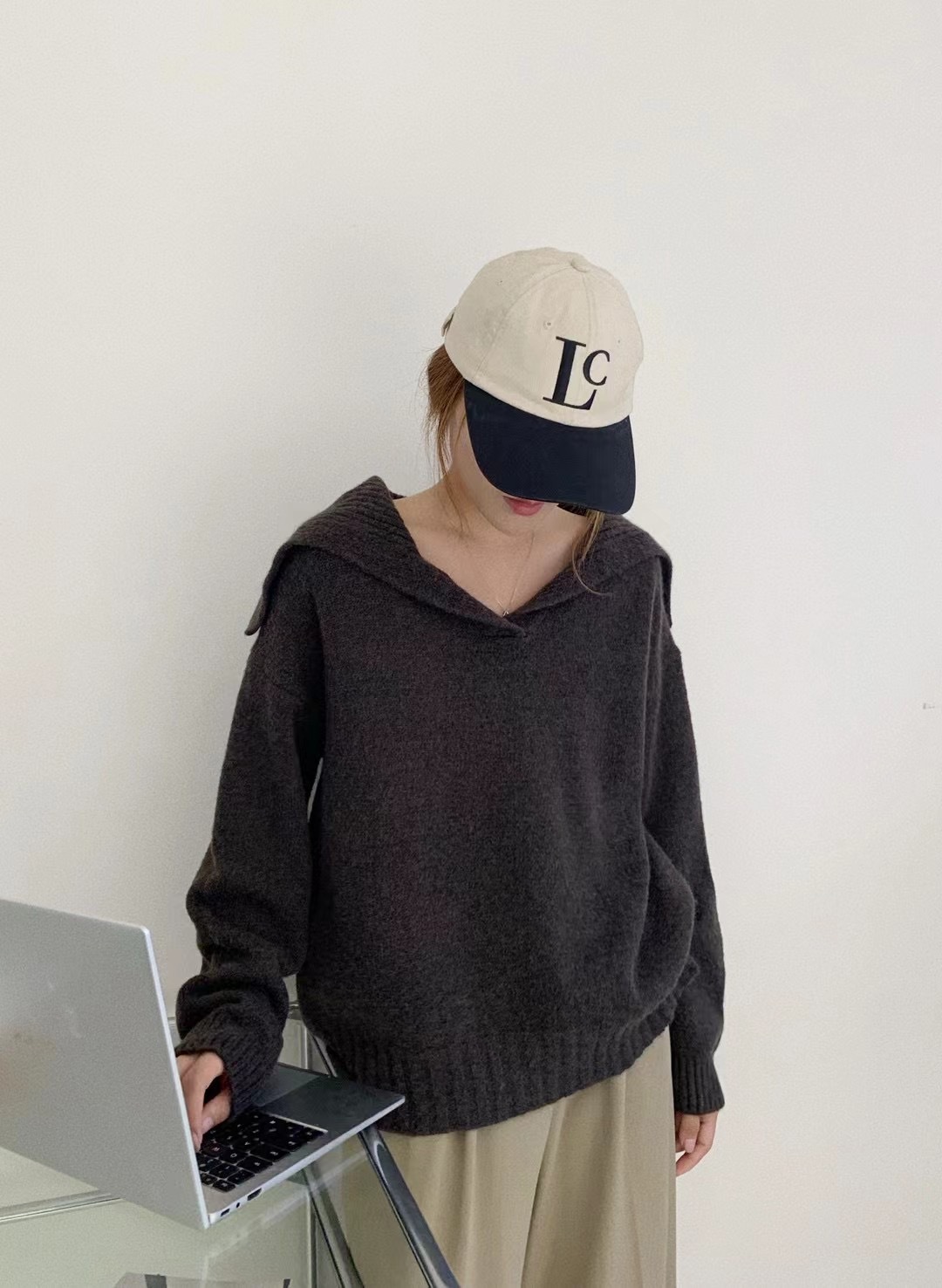 ダークブラウン