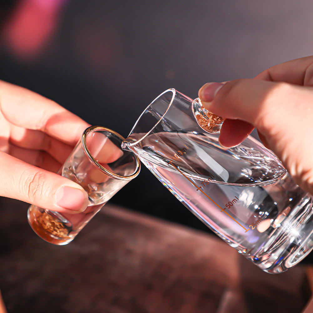 Lámina de oro pequeña copa de vino separador de licor pequeño tamaño taza de vino del hogar vaso de vino creativo conjunto traje taza de espíritus