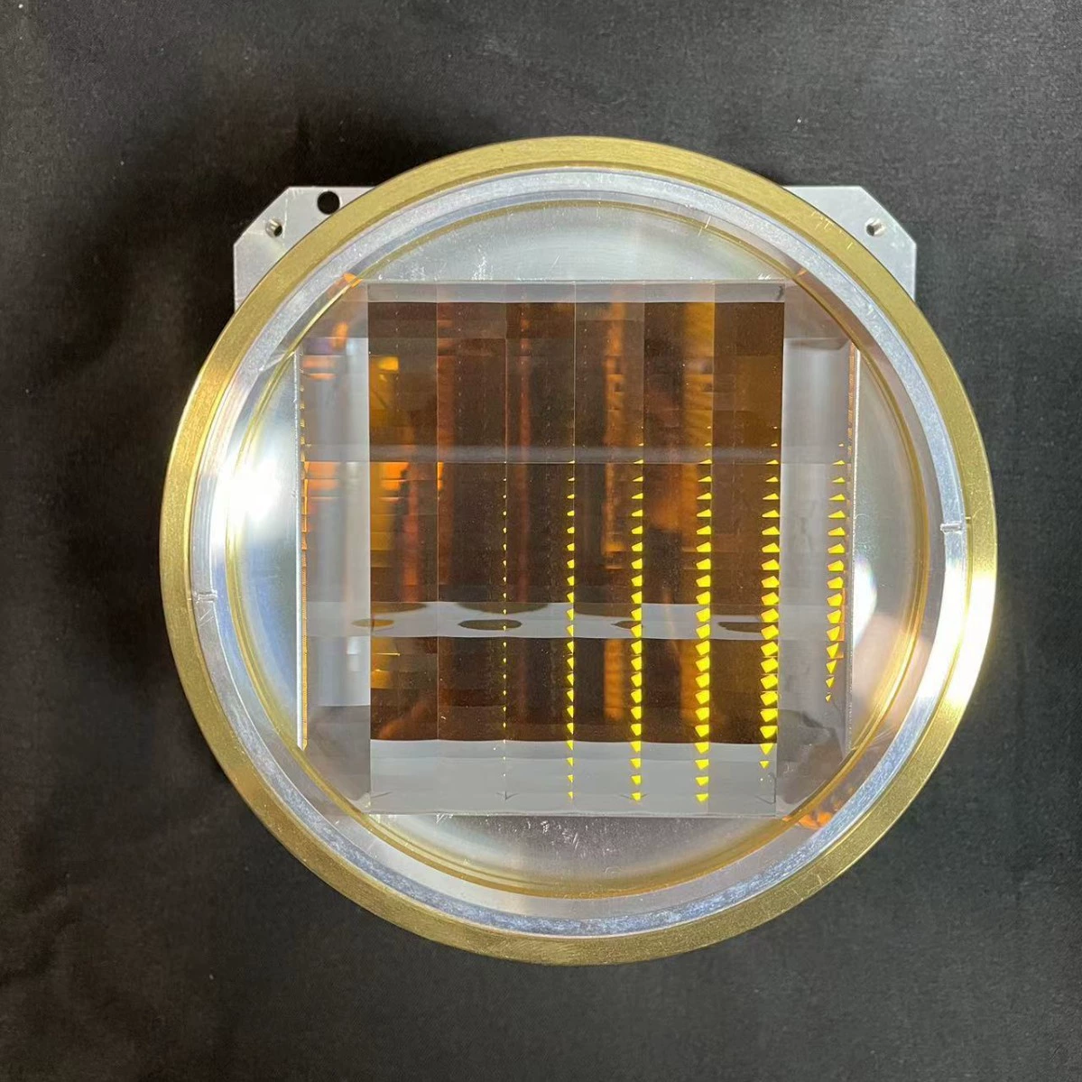 Поставка оптических гравировальных машин линзы Ультразвуковой индуцированный кварцевый материал оптические стеклянные линзы высокой точности сотовые линзы