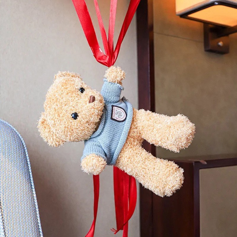 結婚式の部屋のレイアウトセット結婚式のクマの風船が空に浮かぶ婚約新居男性と女性の結婚式の部屋寝室リビングルーム|undefined