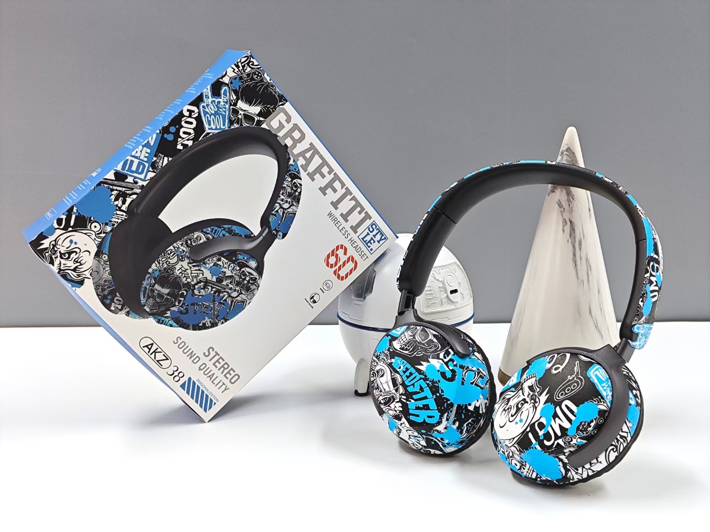 Transfronterizos nuevos AKZ - 38 personalidad creativa camuflado graffiti auriculares auriculares Bluetooth auriculares inalámbricos al por mayor