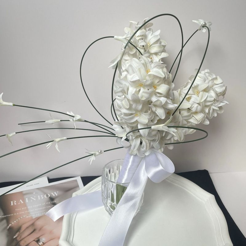 白い花嫁のブーケ ヒヤシンスの花 結婚証明書登録 結婚式の写真撮影 ホームアクセサリー ブーケ|undefined