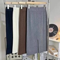 春秋のニットの半身のスカートの女性の中で長い包みのヒップのスカートの腰はフォークして一歩のスカートの個性はやせている毛糸のまっすぐな筒の長いスカートを現します。