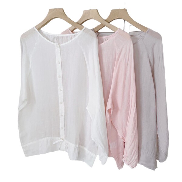 Retro shirt with a round collar