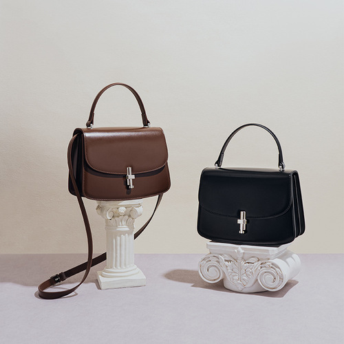 New Retro Leather Accordion Bag Shoulder Bag Hand-held Tofu Square Bag Commute Bag Crossbody Bag Niche Women's Bag