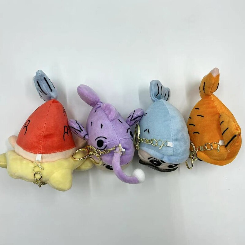 日本のアニメのクレヨンしんちゃんは寝返りを打って魚のぬいぐるみの鍵を掛けます。|undefined