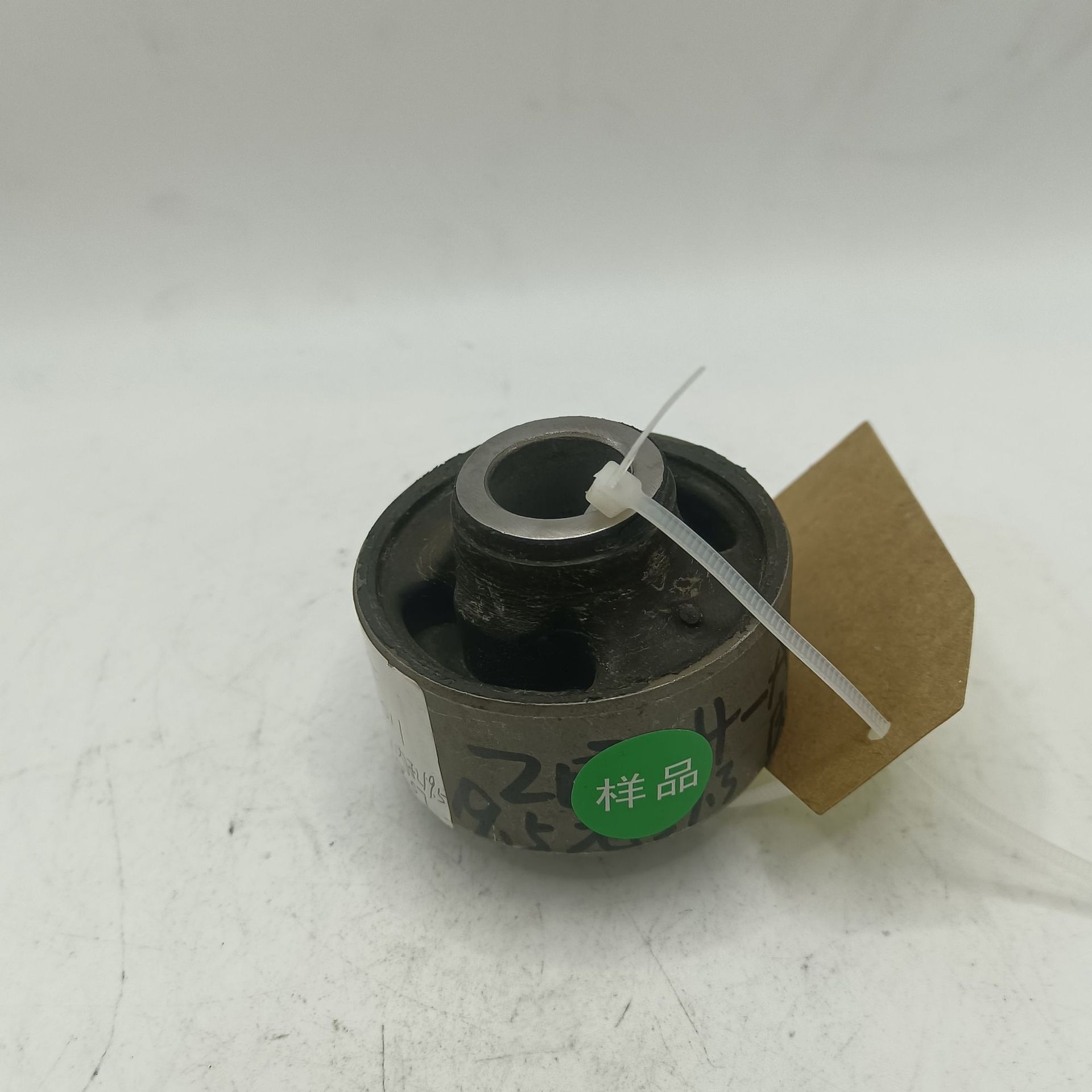 20204-AG011 适用于SUBARU车系发动机机脚胶 发动机支架 缓冲支架