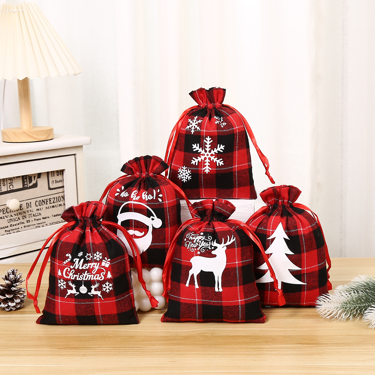 现货圣诞节束口袋糖果袋新款束口礼物袋格子棉圣诞热印礼物袋礼物