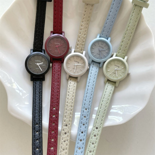 GoGoey�r�к��s�ֱ�Ů�ļ��ǹ�ɫ���e����ֱ�����Q�����ɫС�A�P