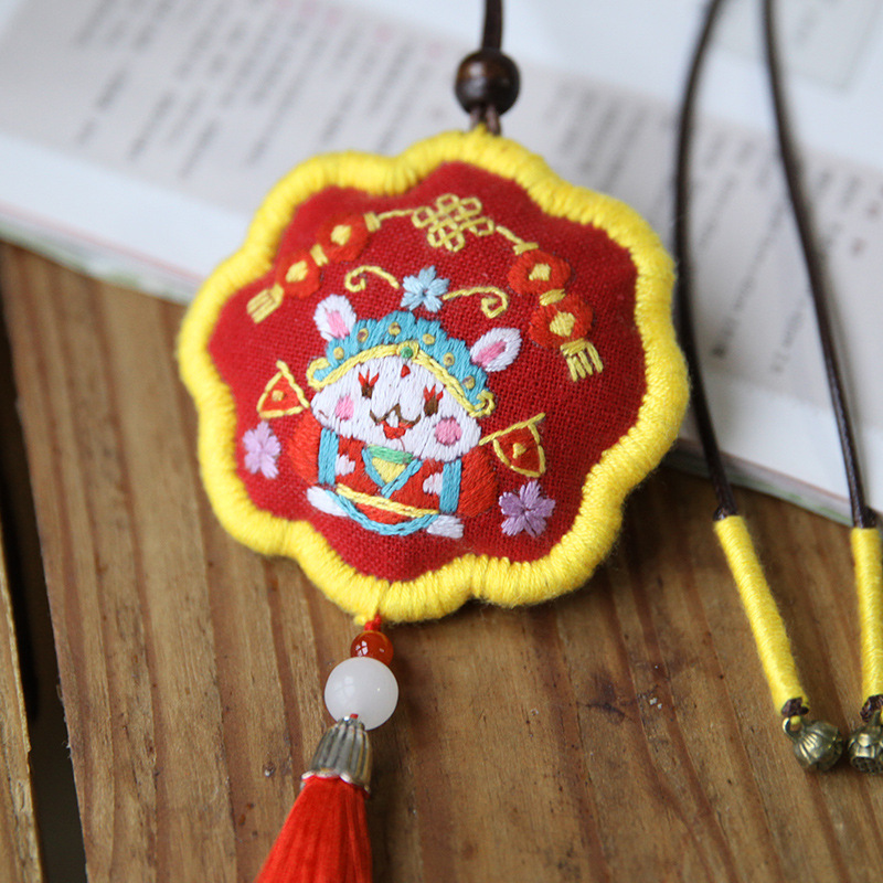 Año Nuevo bordado DIY material hecho a mano paquete xingshi bolsita principiante 12 Zodiaco adornos de coche Lotus bolsa bolsita