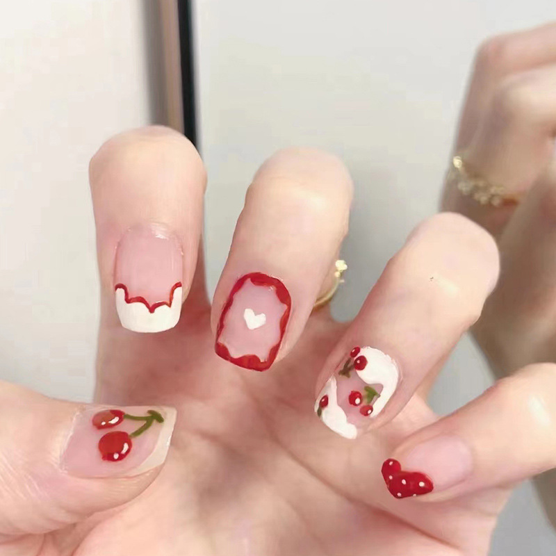 少女甲片可爱樱桃红白撞色搭配小众美甲可爱穿戴甲批发成品24片装