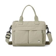 �p�����ˮ�������������ٴ������������б�汳���¿�Ůʿ�μ��