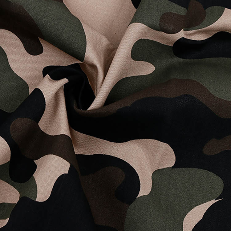 Fabrica directa de impresión de camuflaje barato textil verde camuflaje camisa de hombre tela