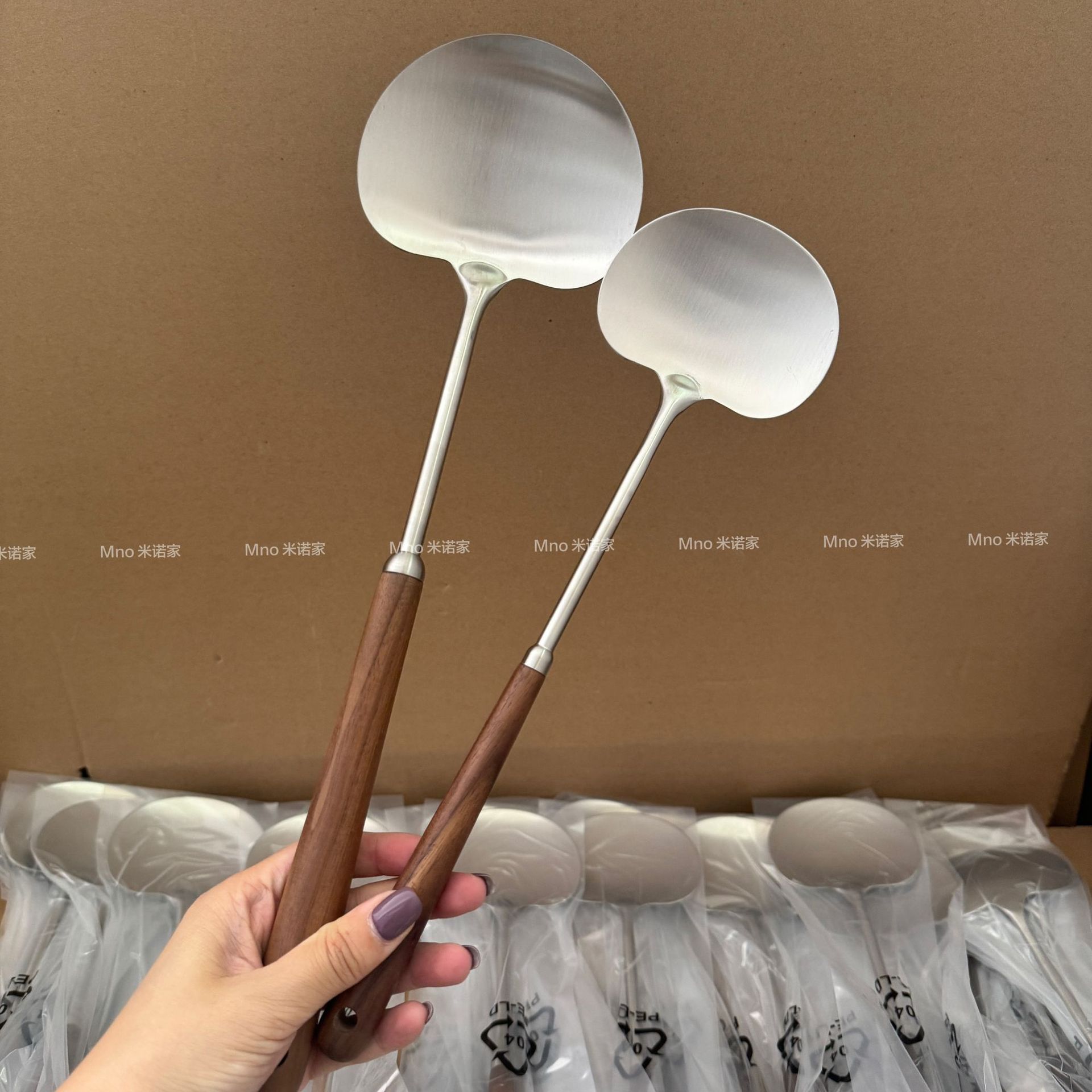 米诺家 304 steel mushroom shovel walnut shovel fried shovel home kitchen stir fry meat old fashioned large shovel