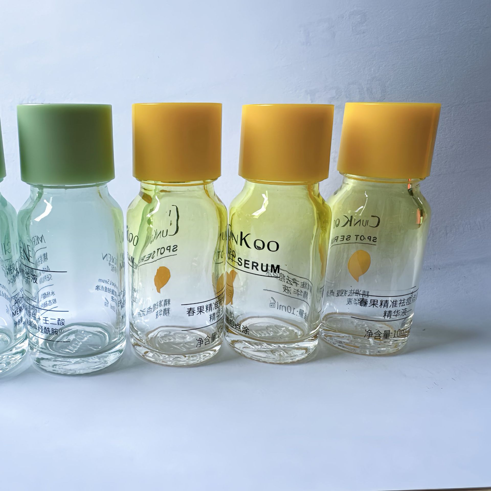 Fabricante en stock suministro 5-50ml botella de aceite esencial marrón botella cuentagotas cosmética botella de vidrio esmerilado de aceite esencial