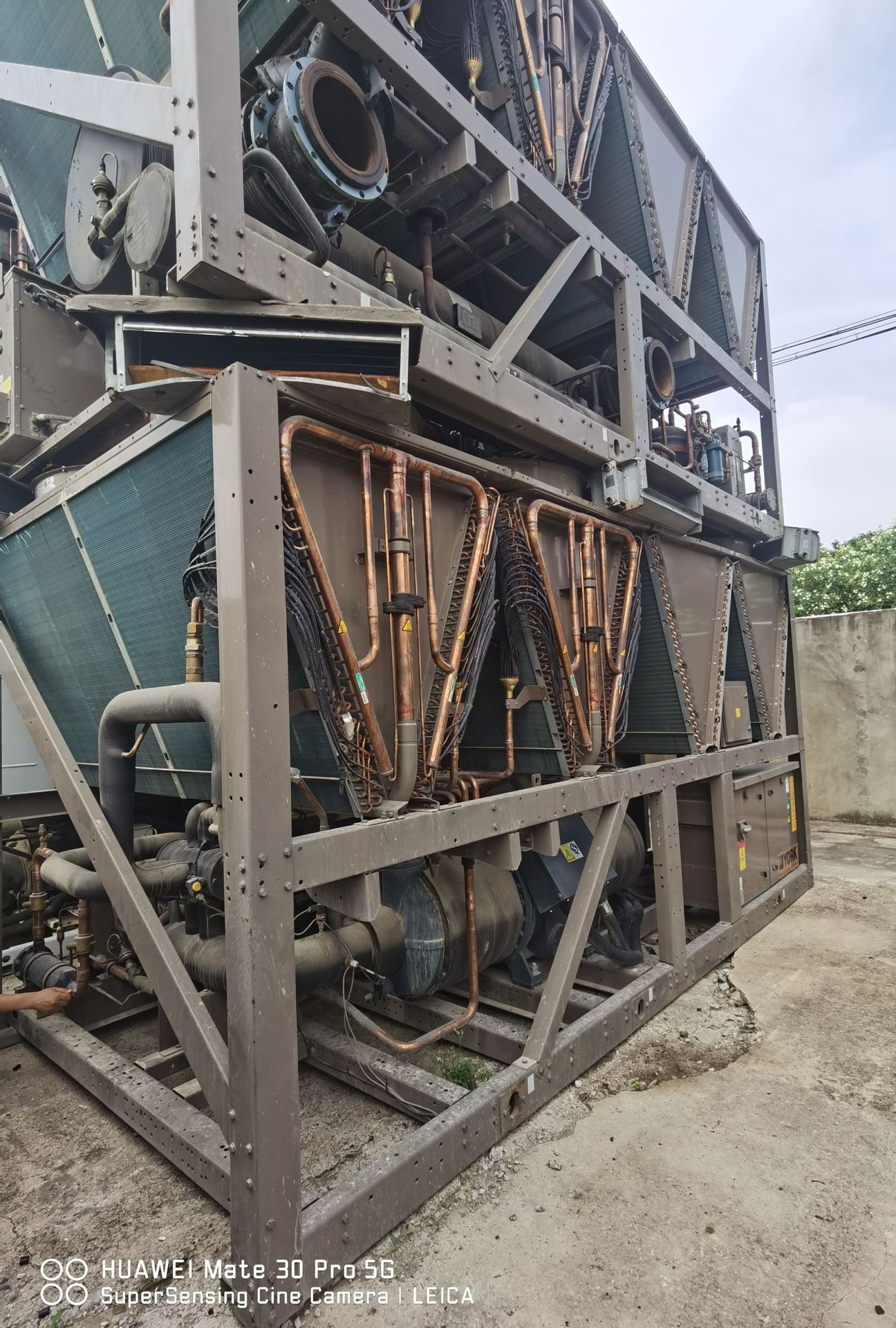 二手制冷设备约克风冷热泵机组制冷量1051kw销售与回收