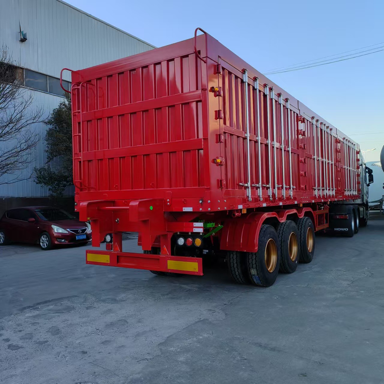 Cross-Border Export of 13m Type Box-Type Semi-Trailers for Transportation, Manufacturer-Specific Heavy-Duty Box-Type Trailers, Side-Turning Semi-Trailers