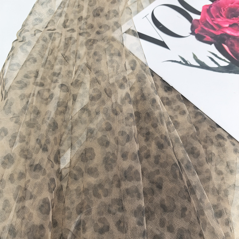 2025新款锦纶美国网布豹纹女装连衣裙涤纶六角网纱拍摄背景布面料
