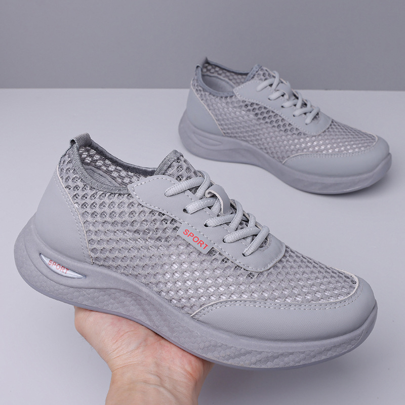 Zapatos de hombre de verano nuevos zapatos casuales respirables de malla hueca ligera suave simple zapatos deportivos al por mayor