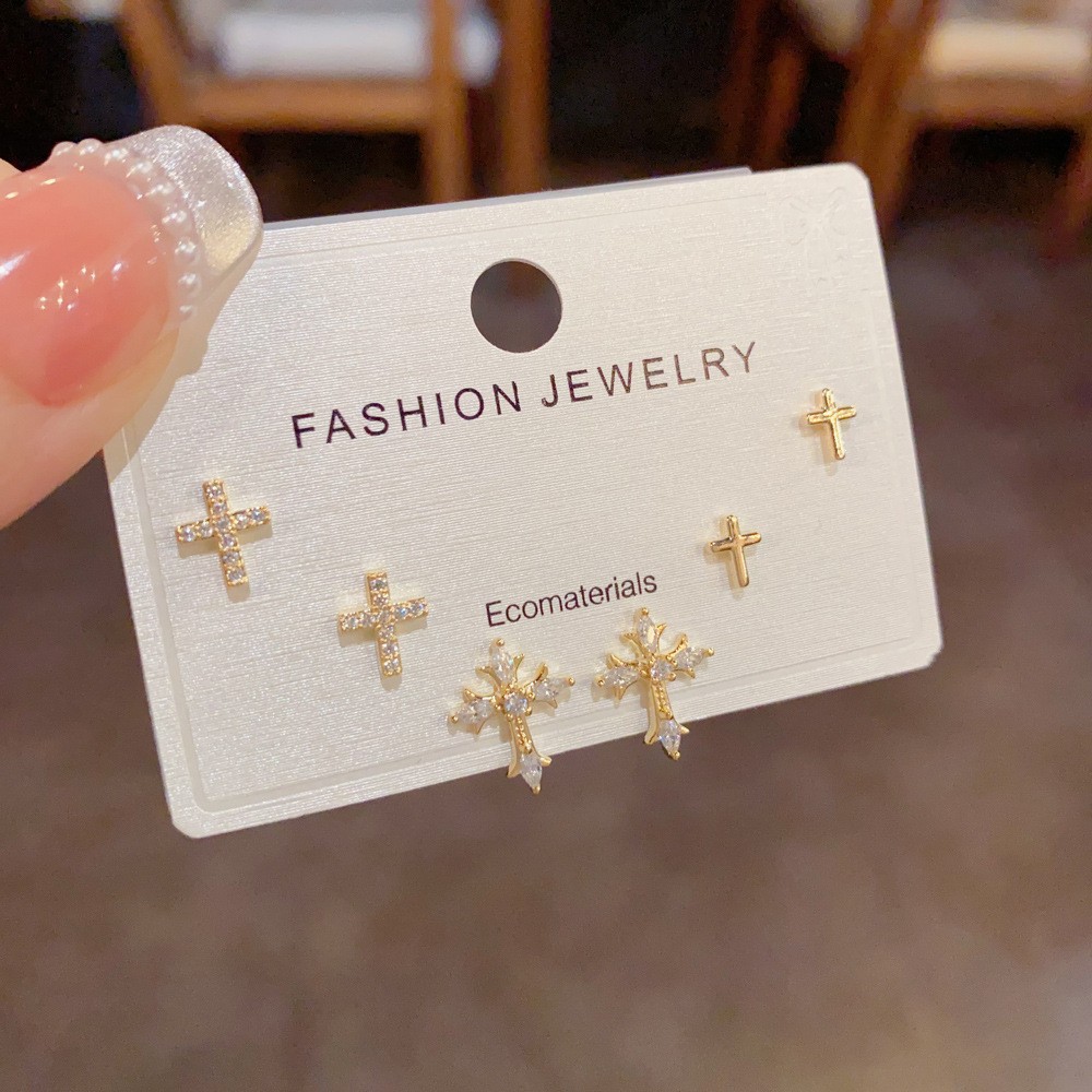 Pendientes cortos con microincrustaciones de circonita para cabello corto, estilo coreano y japonés, modernos y versátiles, juego de tres piezas de pendientes sencillos para mujer.