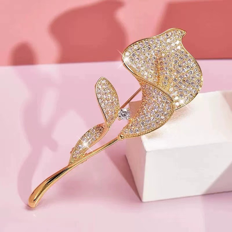 Broche en forme de feuille de ginkgo en diamant de luxe pour célébrités, accessoires de mode pour corsage, anti-exposition, bijoux populaires coréens_voghion.com