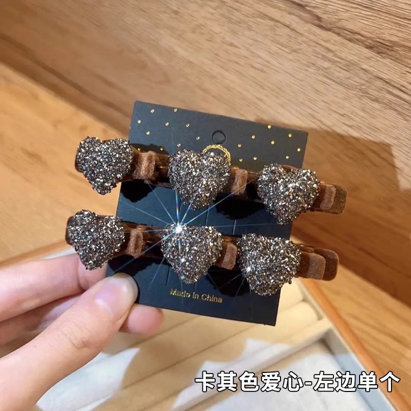 Niños de Año Nuevo acabado de cabello roto artefacto de otoño y invierno flocado rojo amor trenzado clip de cabello para mujeres flanqueado clip