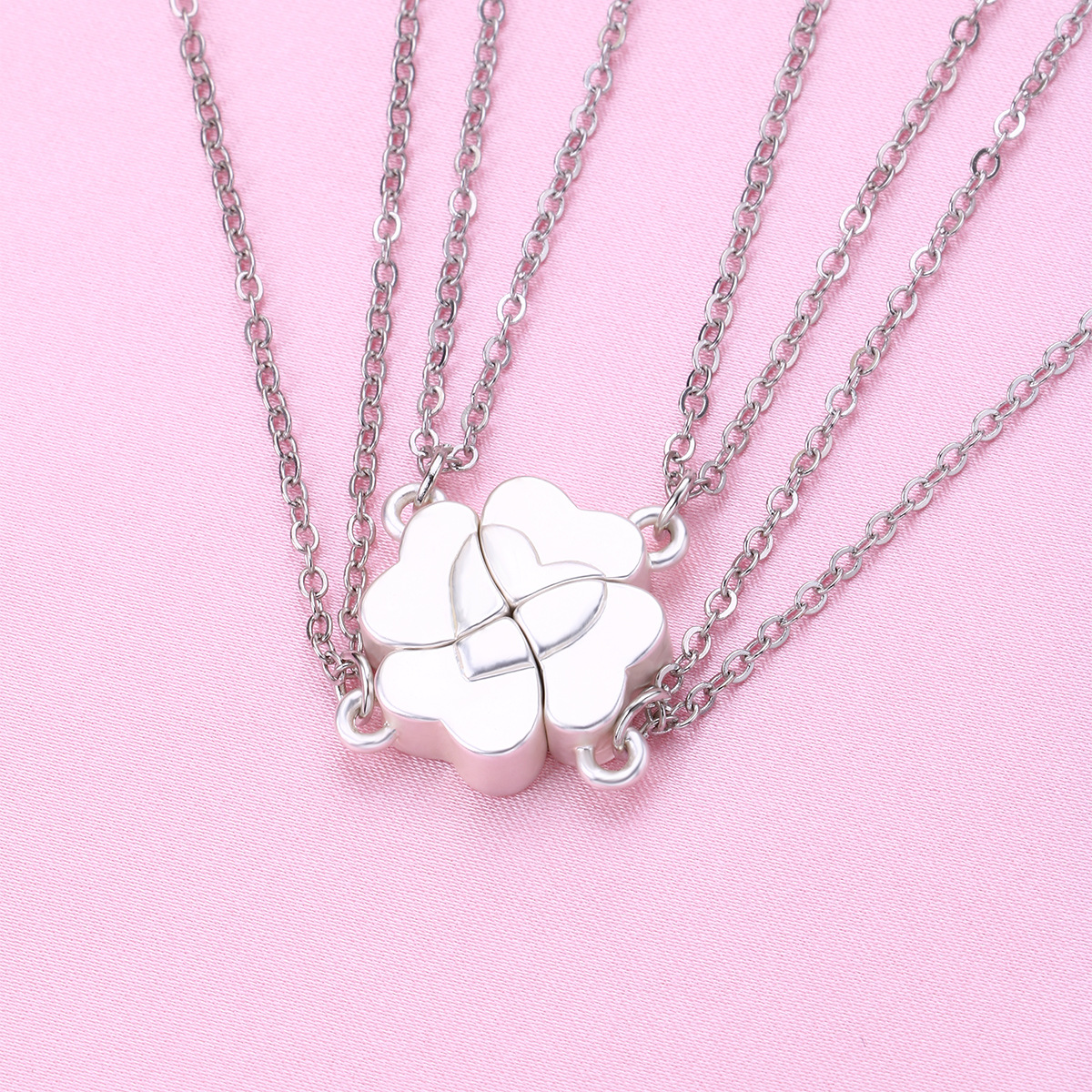 Simple Style Four Leaf Clover Heart Shape Alloy Plating Unisex Pendant Necklace display picture 8