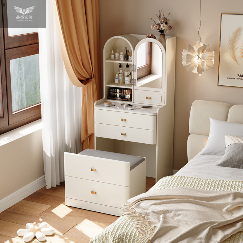 Luz de lujo pequeño dormitorio casero mesas de cabecera de cama en un moderno simple pequeño tipo de escritorio de maquillaje más