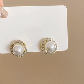 胸针;胸饰;耳钉