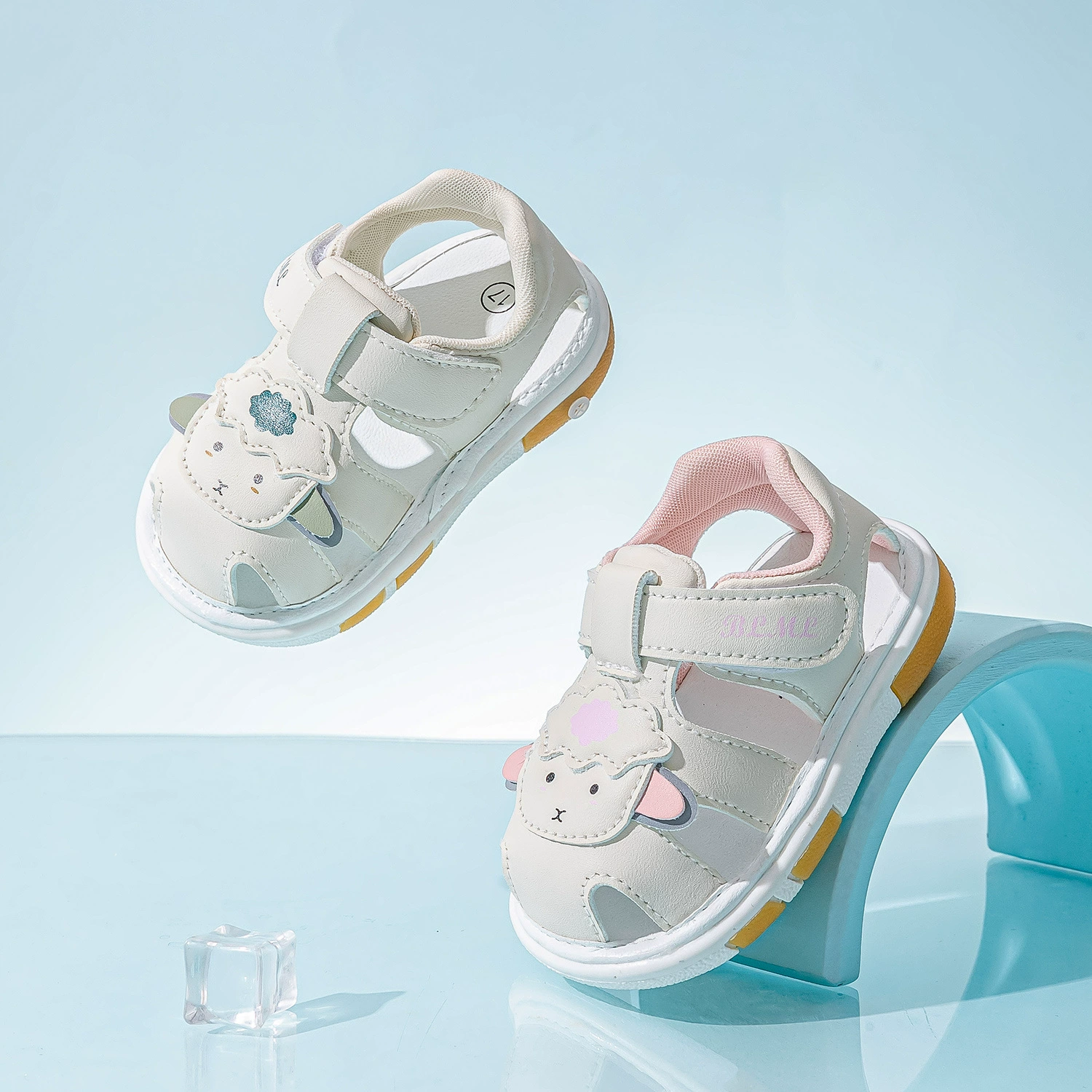 Летняя новая женская сандалия на мягкой подошве называется обувь дышащая детская обувь мужская обувь