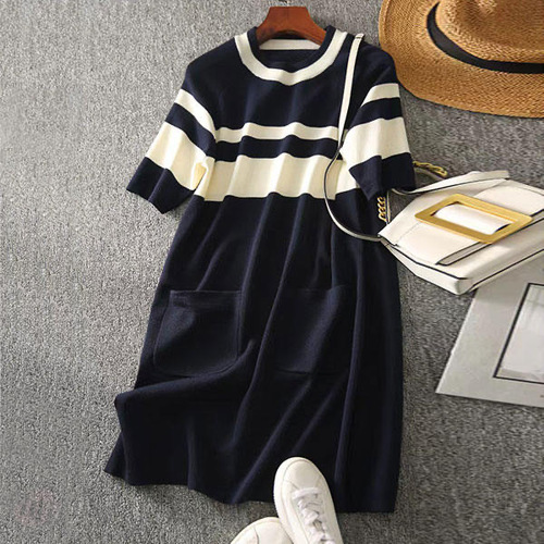 Slimming Age-Defying Contrast Color Striped Five-Button Crew Neck Commuter Knit Dress