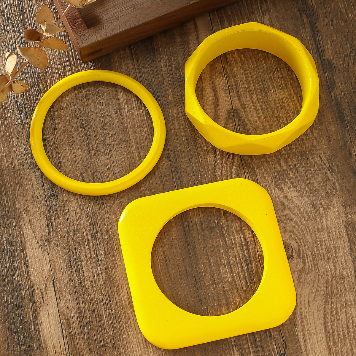 Solid Color Retro Classic Style Wood Bangle Wholesale display picture 7